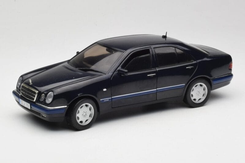 Mercedes E-Class W210 E320 Noir Sun Star 1:18 1151 Métal