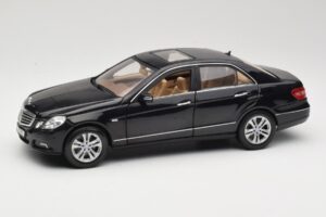 Mercedes E-Class W211 Noir Maisto 1:18 31172 Métal