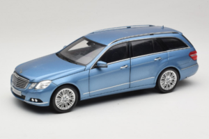 Mercedes E-Class W212 Estate Indigolith Metallic Blue Minichamps 1:18 B66962449 Métal