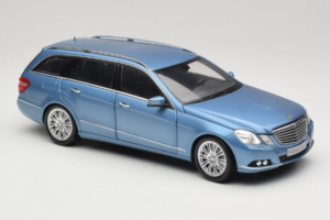 Mercedes E-Class W212 Estate Indigolith Metallic Blue Minichamps 1:18 B66962449 Métal — image 6 sur 8