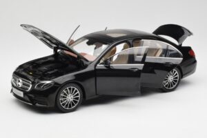 Mercedes E-Class W213 Obsidian Noir iScale 1:18 B66960380 Métal — image 2 sur 8