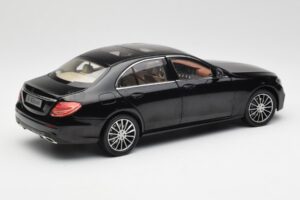 Mercedes E-Class W213 Obsidian Noir iScale 1:18 B66960380 Métal — image 3 sur 8