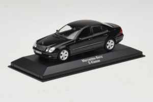 Mercedes E-Class W211 Noir Minichamps 1:43 B66961950 Métal — image 2 sur 4