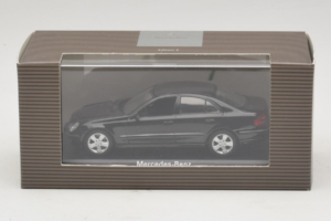 Mercedes E-Class W211 Noir Minichamps 1:43 B66961950 Métal — image 4 sur 4