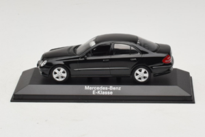 Mercedes E-Class W211 Noir Minichamps 1:43 B66961950 Métal