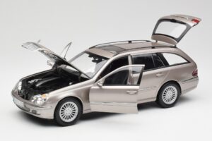 Mercedes E320 CDI W210 Break Cubanite Argent Kyosho 1:18 B66962188 Métal — image 2 sur 8