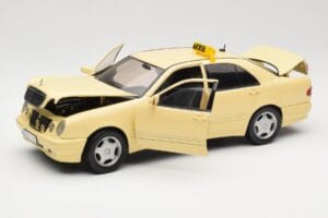 Mercedes E320 W210 Taxi Sun Star 1:18 1160 Métal — image 2 sur 8