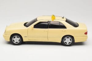 Mercedes E320 W210 Taxi Sun Star 1:18 1160 Métal — image 4 sur 8
