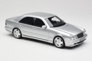 Mercedes E55 AMG W210 Brilliant Silver Otto 1:18 OT459 Résine — image 4 sur 6