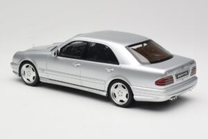 Mercedes E55 AMG W210 Brilliant Silver Otto 1:18 OT459 Résine — image 5 sur 6