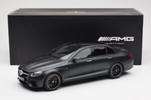 Mercedes AMG E63 S W213 Edition 1 Night Noir GT Spirit 1:18 B66963111 Résine — image 6 sur 6