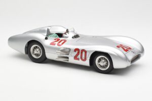 Mercedes W196 Streamliner #20 K. Kling French GP 1954 CMC 1:18 M-128B Métal — image 4 sur 6