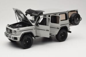 Mercedes G 63 AMG 4x4 Squared Arabian Grey Almost Real 1:18 820829 Métal — image 2 sur 8