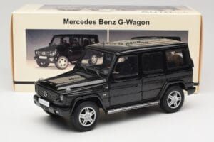Mercedes G-Class G 500 W463 Smaragd Black Metallic AUTOart 1:18 76101 Métal — image 8 sur 8