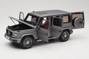 Mercedes G-Class G500 W463A Designo Platinum Magno Minichamps 1:18 B66960811 Métal — image 2 sur 8