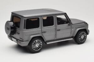 Mercedes G-Class G500 W463A Designo Platinum Magno Minichamps 1:18 B66960811 Métal — image 3 sur 8