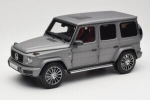 Mercedes G-Class G500 W463A Designo Platinum Magno Minichamps 1:18 B66960811 Métal