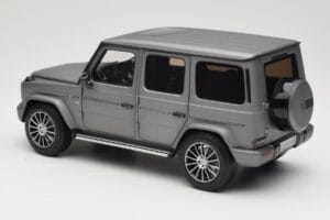 Mercedes G-Class G500 W463A Designo Platinum Magno Minichamps 1:18 B66960811 Métal — image 7 sur 8