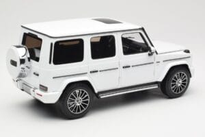 Mercedes G-Class G 500 W463A Diamond White Metallic Minichamps 1:18 113037111 Métal — image 3 sur 8