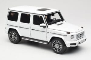 Mercedes G-Class G 500 W463A Diamond White Metallic Minichamps 1:18 113037111 Métal — image 6 sur 8