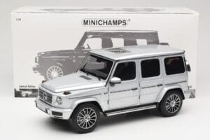 Mercedes G-Class G 500 W463A Iridium Silver Metallic Minichamps 1:18 113037112 Métal — image 8 sur 8