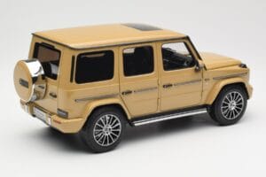 Mercedes G-Class G 500 W463A Solarbeam Yellow Metallic Minichamps 1:18 113037108 Métal — image 3 sur 8