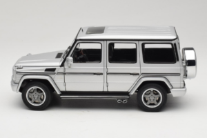 Mercedes G55 AMG W463 Argent AUTOart 1:18 76247 Métal — image 4 sur 8