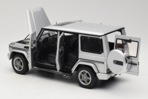 Mercedes G55 AMG W463 Argent AUTOart 1:18 76247 Métal — image 5 sur 8