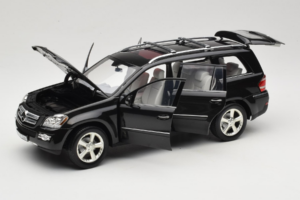 Mercedes GL X164 Period Brown Minichamps 1:18 B66962336 Métal — image 2 sur 8