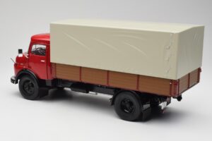 Mercedes L 911 Rouge Schuco 1:18 450016400 Métal — image 7 sur 8