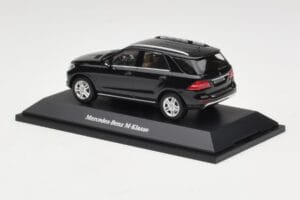 Mercedes M-Class W166 Obsidian Black Metallic Minichamps 1:43 B66960060 Métal — image 3 sur 4