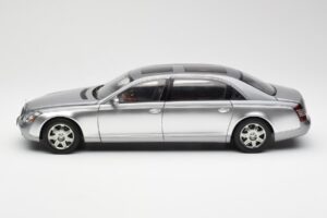 Maybach 62 LWB Himalaya Argent Dealer Edition AUTOart 1:18 B66962178 Métal — image 4 sur 8