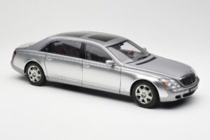 Maybach 62 LWB Himalaya Argent Dealer Edition AUTOart 1:18 B66962178 Métal — image 6 sur 8