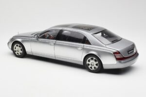 Maybach 62 LWB Himalaya Argent Dealer Edition AUTOart 1:18 B66962178 Métal — image 7 sur 8