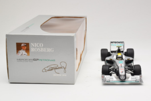 Mercedes MGP W01 #4 N. Rosberg Mercedes GP Showcar 2010 Minichamps 1:18 150100074 Métal — image 6 sur 7