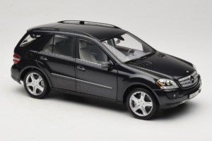 Mercedes ML W164 Obsidian Black Édition Concessionnaire Minichamps 1:18 B66962321 Métal — image 6 sur 8
