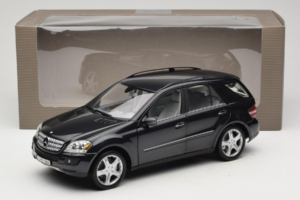 Mercedes ML W164 Obsidian Black Édition Concessionnaire Minichamps 1:18 B66962321 Métal — image 8 sur 8