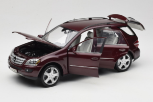 Mercedes ML W164 Red Metallic Minichamps 1:18 150034500 Métal — image 2 sur 8