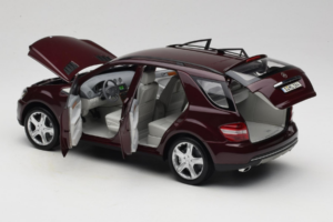 Mercedes ML W164 Red Metallic Minichamps 1:18 150034500 Métal — image 5 sur 8