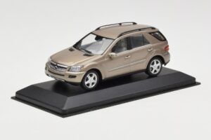 Mercedes ML W164 Cuivre Métallisé Minichamps 1:43 ML002 Métal — image 2 sur 4