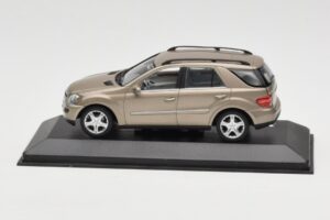 Mercedes ML W164 Cuivre Métallisé Minichamps 1:43 ML002 Métal