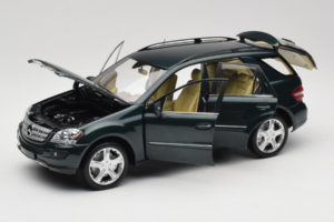 Mercedes ML W164 Green Metallic Minichamps 1:18 150034502 Métal — image 2 sur 8