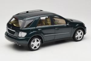 Mercedes ML W164 Green Metallic Minichamps 1:18 150034502 Métal — image 3 sur 8
