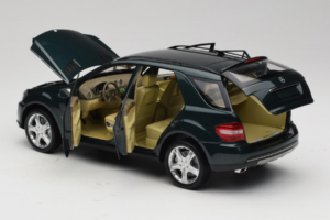 Mercedes ML W164 Green Metallic Minichamps 1:18 150034502 Métal — image 5 sur 8