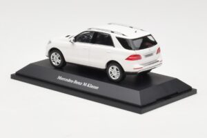 Mercedes ML W166 Calcit White Minichamps 1:43 B66960062 Métal — image 3 sur 4