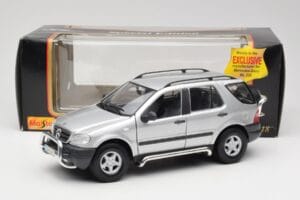 Mercedes ML320 W163 Argent Maisto 1:18 50319 Métal — image 8 sur 8