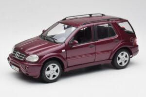 Mercedes ML55 AMG W163 Violet Maisto 1:18 31876 Métal