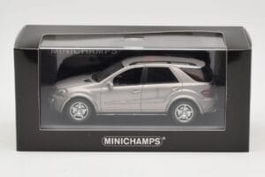 Mercedes ML63 AMG W164 Gris Métallique Minichamps 1:43 400034570 Métal — image 4 sur 4