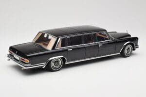 Mercedes 600 Pullman W100 Noir AUTOart 1:18 76197 Métal — image 3 sur 8