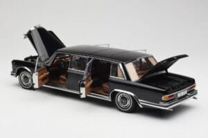 Mercedes 600 Pullman W100 Noir AUTOart 1:18 76197 Métal — image 5 sur 8